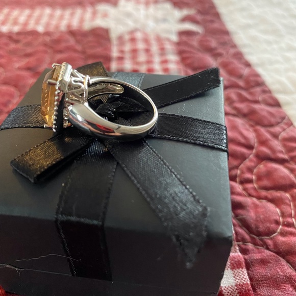 Woman’s ring - Picture 4 of 5